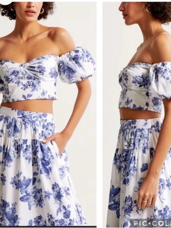 Abercrombie & Fitch Tops - NWT! Abercrombie & Fitch White and Blue Floral TOP, Large